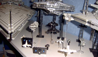 Illustration for article titled Using Hundreds of LEGO Star Wars Mini-Spaceships to Create Huge Battles